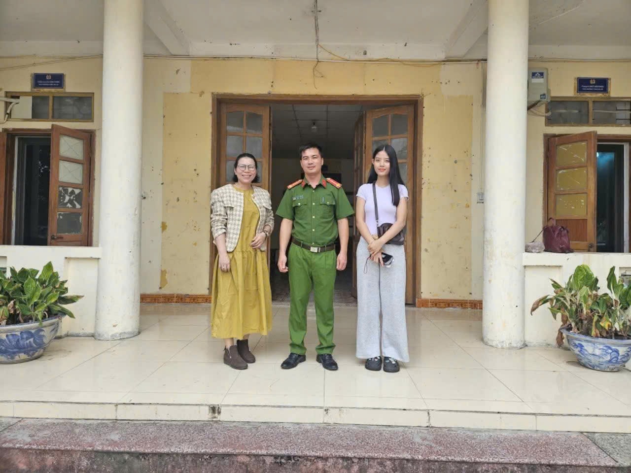 Chuyển nhầm gần 2 tỉ đồng, cô gái nhờ công an xã hỗ trợ tìm lại- Ảnh 1.