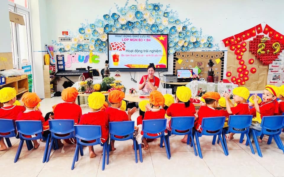 Từ 2026, lương giáo viên cao nhất gần 18 triệu đồng/tháng?- Ảnh 1.