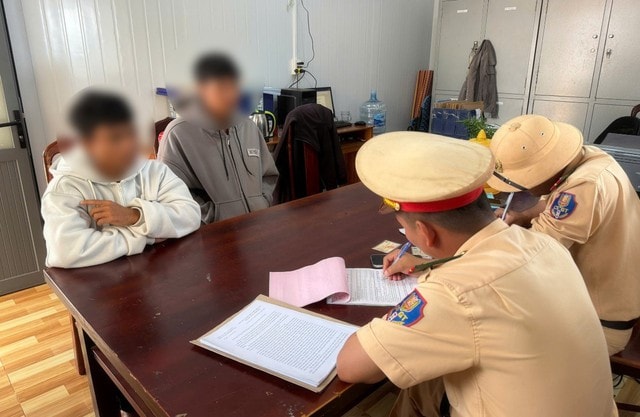 Đua xe rồi khoe clip lên mạng xã hội, nhóm thiếu niên bị phạt 43,5 triệu đồng- Ảnh 1. Đua xe rồi khoe clip lên mạng xã hội, nhóm thiếu niên bị phạt 43,5 triệu đồng- Ảnh 1.