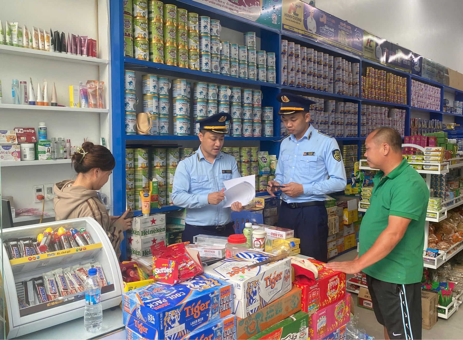 Tăng cường kiểm tra, xử lý mua bán thuốc lá điện tử và thuốc lá nung nóng- Ảnh 1.