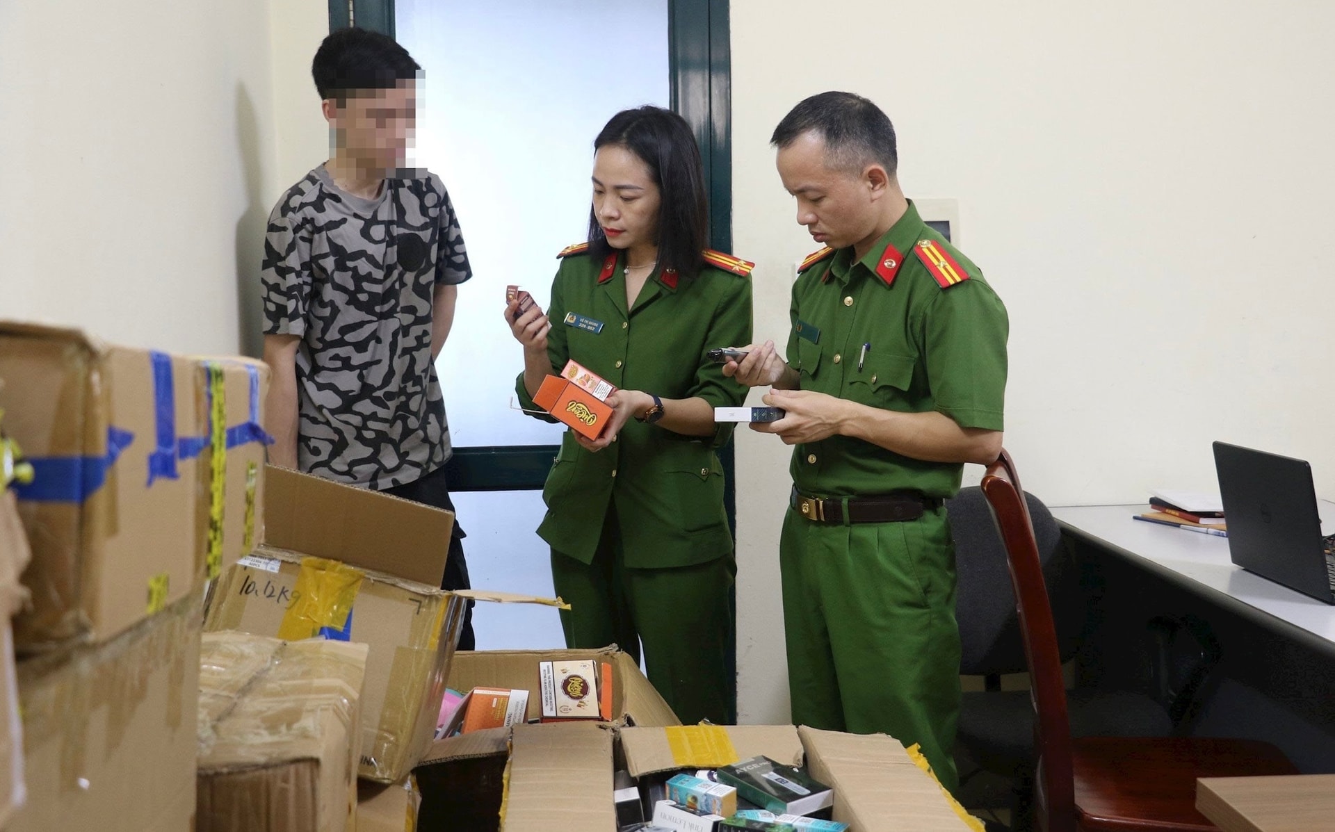 Tăng cường kiểm tra, xử lý mua bán thuốc lá điện tử và thuốc lá nung nóng- Ảnh 3.