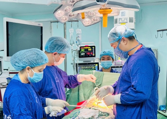 Cụ ông 80 tuổi thủng ruột do xương cá - Ảnh 1.