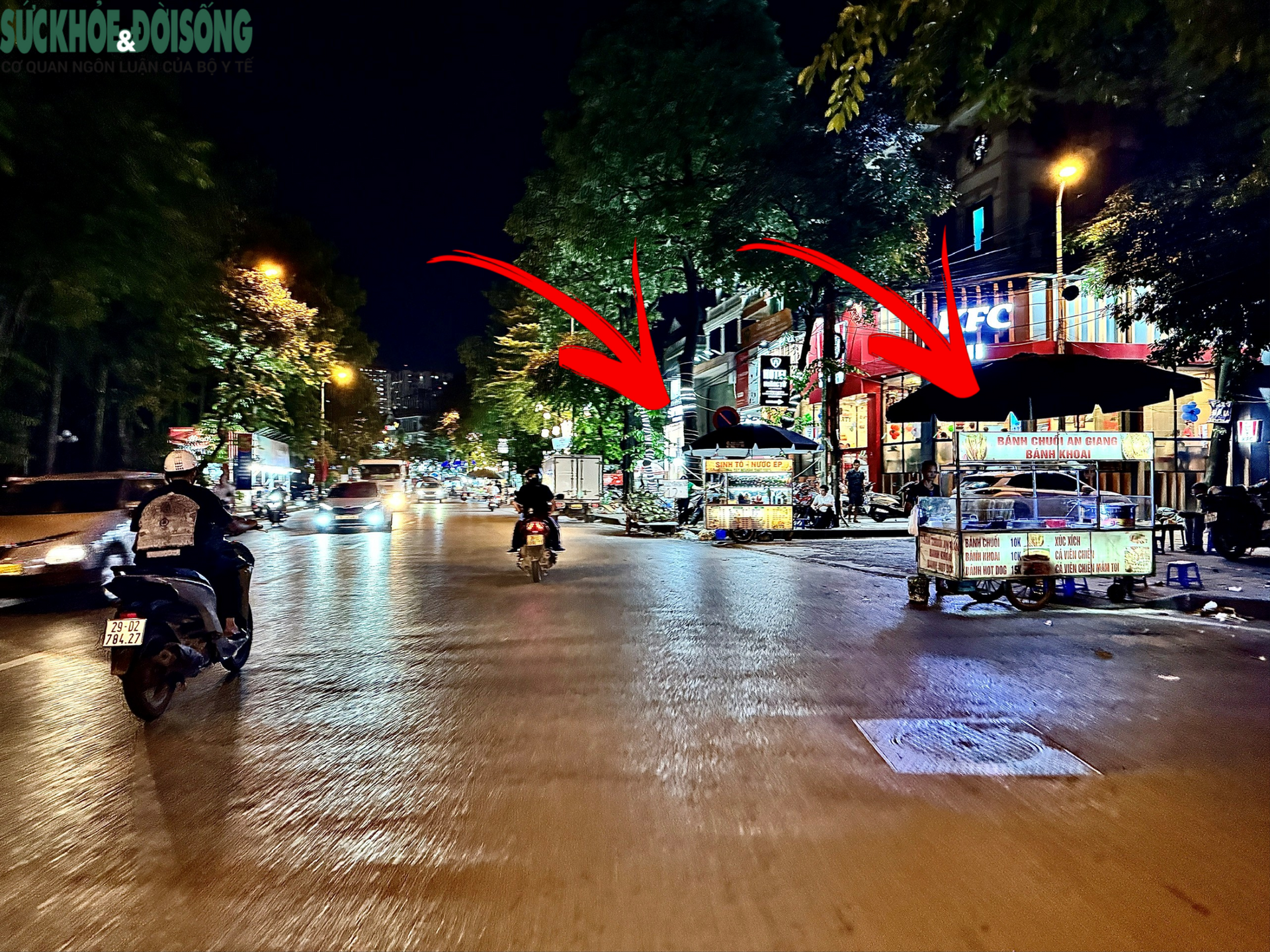 300m đường, 30 ô tô đỗ sau biển cấm, hàng chục quán lấn chiếm vỉa ở phường Hoàng Liệt- Ảnh 2.