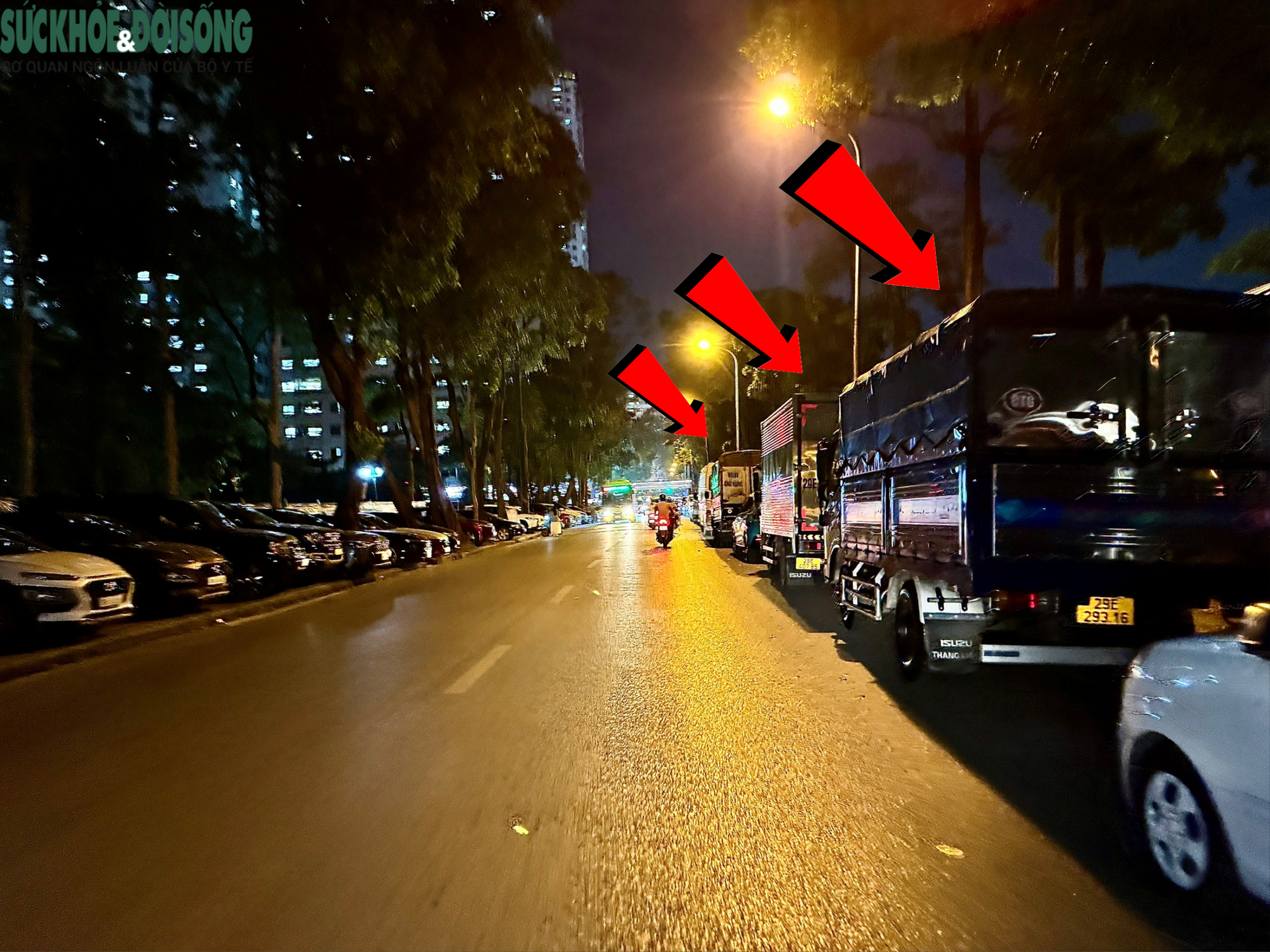 300m đường, 30 ô tô đỗ sau biển cấm, hàng chục quán lấn chiếm vỉa ở phường Hoàng Liệt- Ảnh 3.