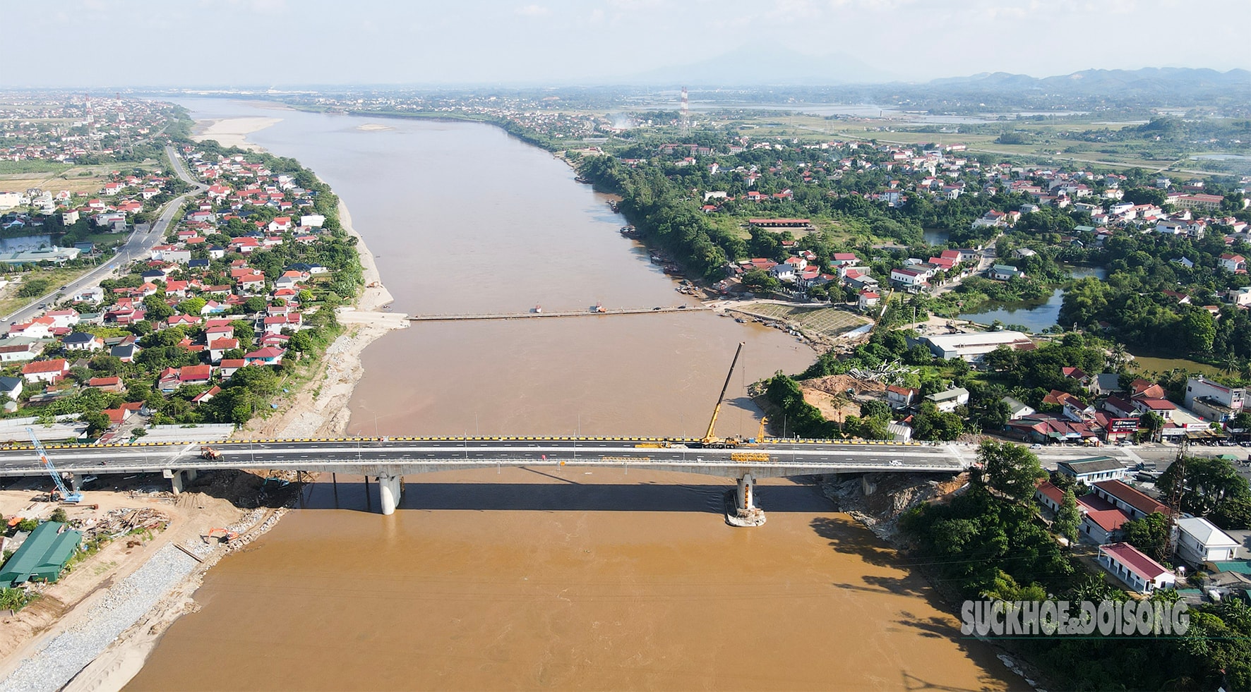 Cầu Phong Châu mới nối đôi bờ sông Hồng trước ngày khánh thành- Ảnh 5.