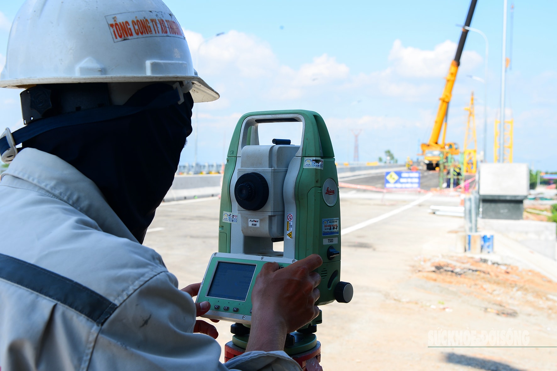 Cầu Phong Châu mới nối đôi bờ sông Hồng trước ngày khánh thành- Ảnh 11.