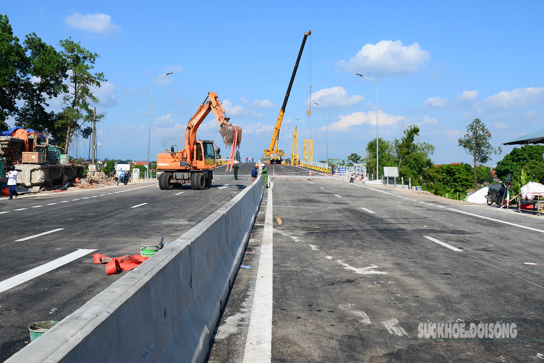 Cầu Phong Châu mới nối đôi bờ sông Hồng trước ngày khánh thành- Ảnh 12.
