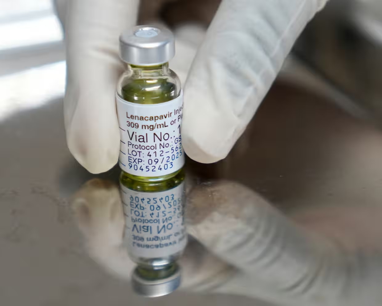 Thuốc tiêm ngừa HIV sẽ có giá chỉ 40 USD/năm từ năm 2027- Ảnh 1.