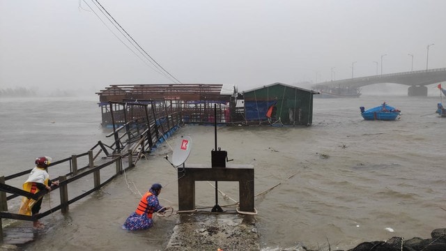 Bão số 9 suy yếu thành áp thấp nhiệt đới trên vùng biển Quảng Ninh- Ảnh 2. Bão số 9 suy yếu thành áp thấp nhiệt đới trên vùng biển Quảng Ninh- Ảnh 2.