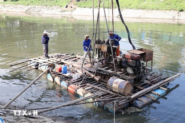 Hà Nội tăng cường kiểm soát, đảm bảo vệ sinh môi trường lưu vực sông Tô Lịch- Ảnh 1. Hà Nội tăng cường kiểm soát, đảm bảo vệ sinh môi trường lưu vực sông Tô Lịch- Ảnh 1.
