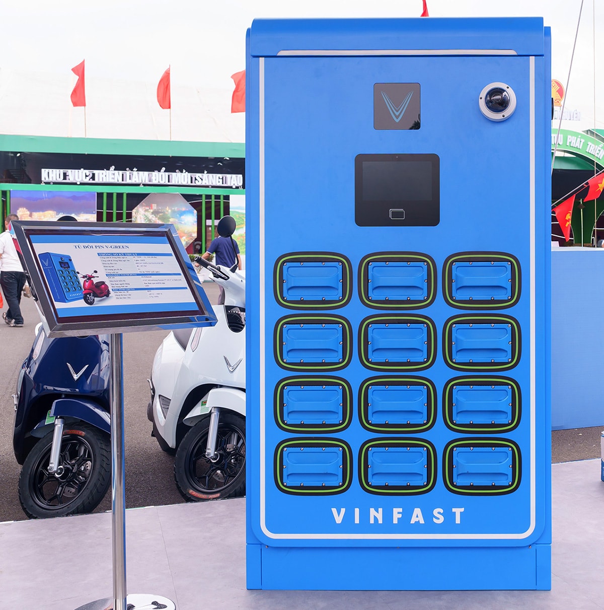 Tủ đổi pin xe máy điện VinFast.