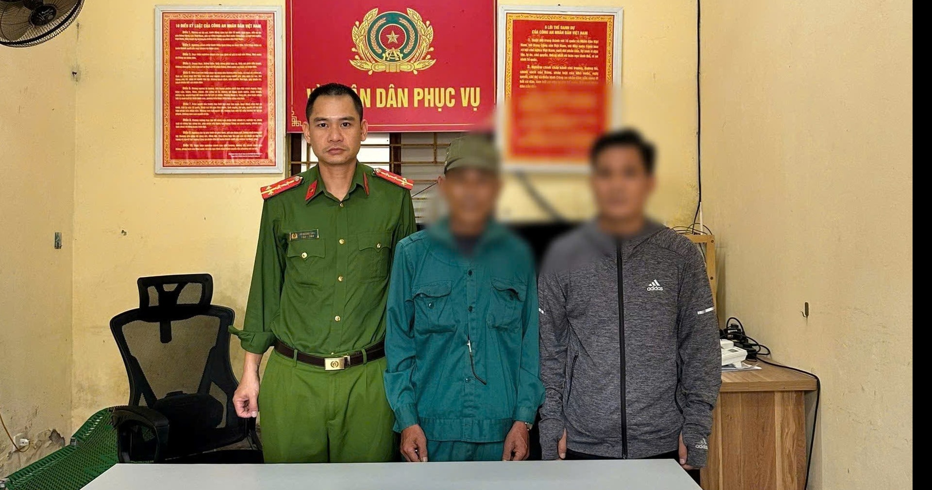 Biểu hiện bất thường của người đàn ông ở Hải Phòng sau khi nghe cuộc điện thoại lạ- Ảnh 1. Biểu hiện bất thường của người đàn ông ở Hải Phòng sau khi nghe cuộc điện thoại lạ- Ảnh 1.