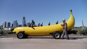 'Siêu xe chuối' lập kỷ lục Guinness, chạy băng băng trên xa lộ Mỹ 