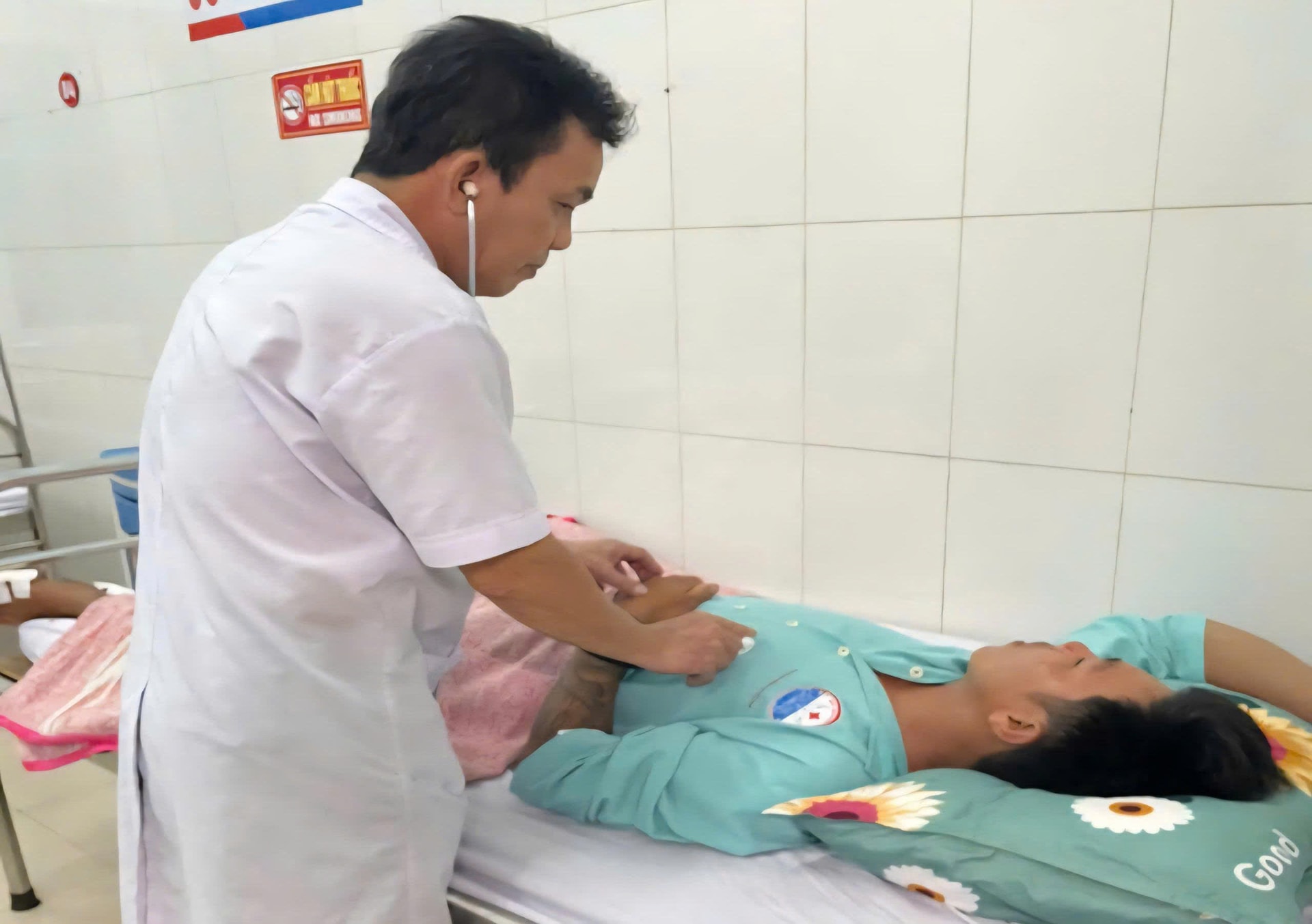 Ngành Y tế Quảng Trị ứng cứu thuyền viên vụ 2 tàu cá gặp nạn khi tránh bão- Ảnh 2.