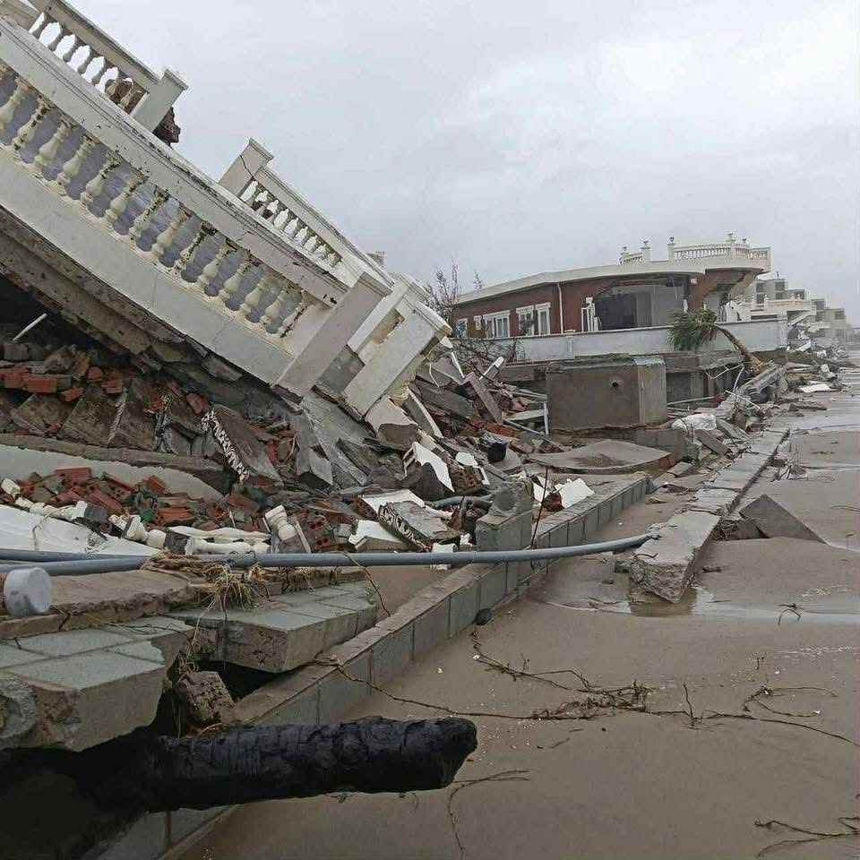 Nhiều căn villa ở Resort Hoa Tiên Xuân Thành vỡ nát sau bão- Ảnh 1.