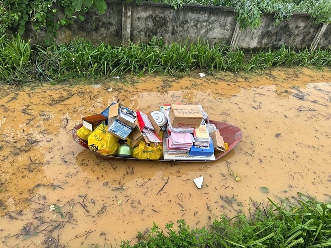 Nhà ngập tới nóc, người dân Nghệ An xuyên đêm chạy lũ- Ảnh 15.