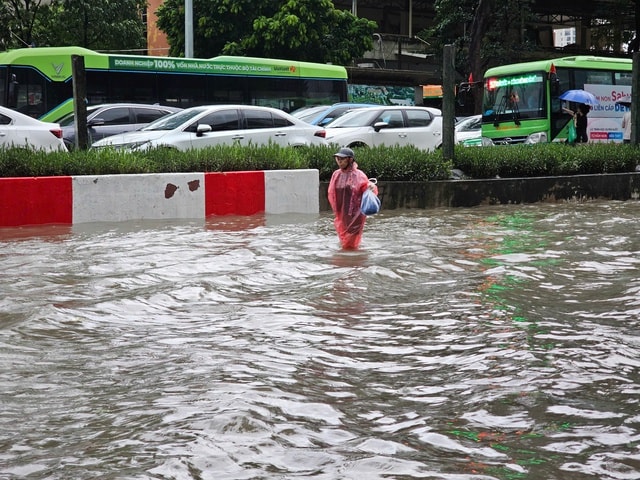 Vì sao Hà Nội hứng mưa lớn kinh hoàng?- Ảnh 3.