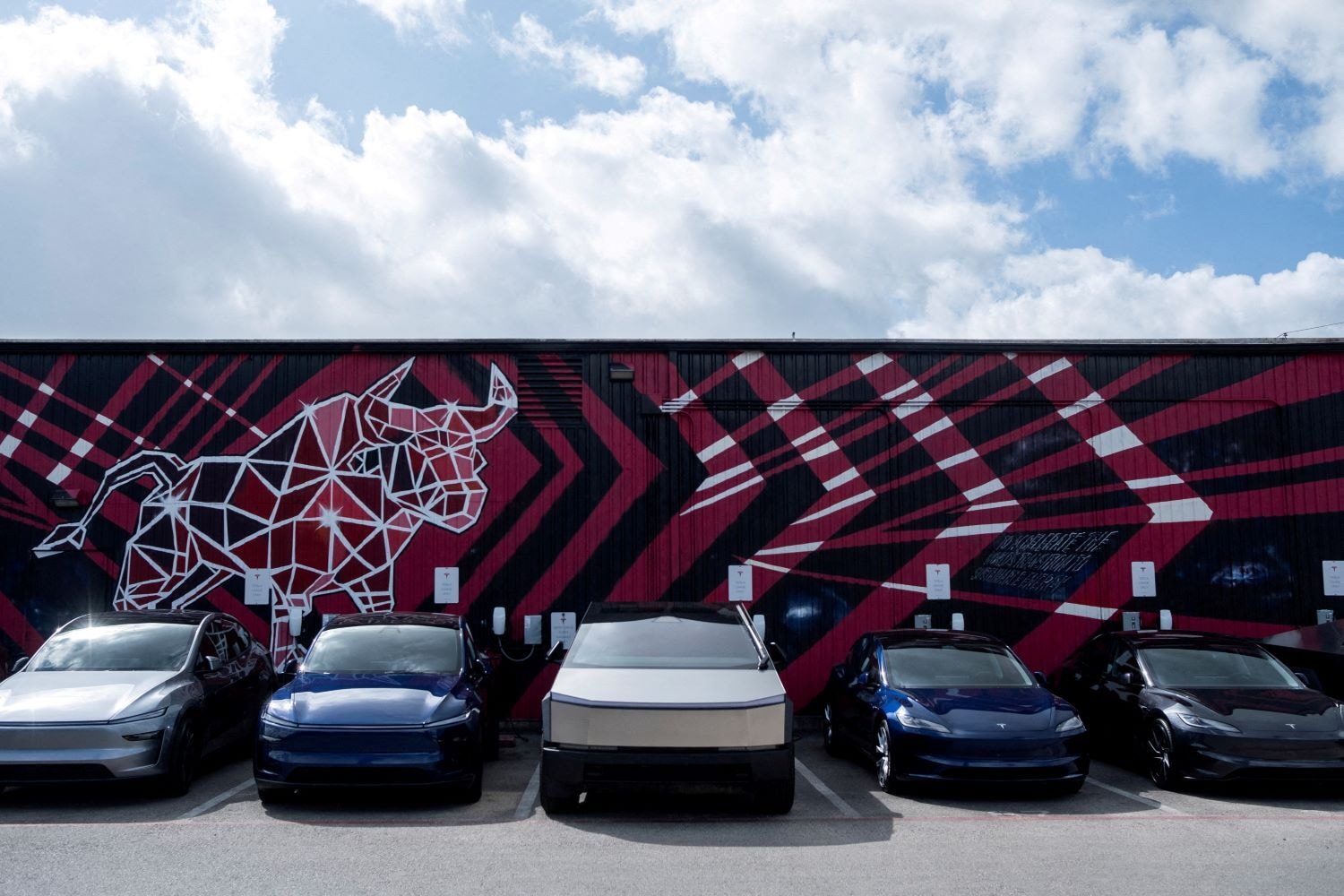 Dải sản phẩm Tesla. (Ảnh: Reuters)