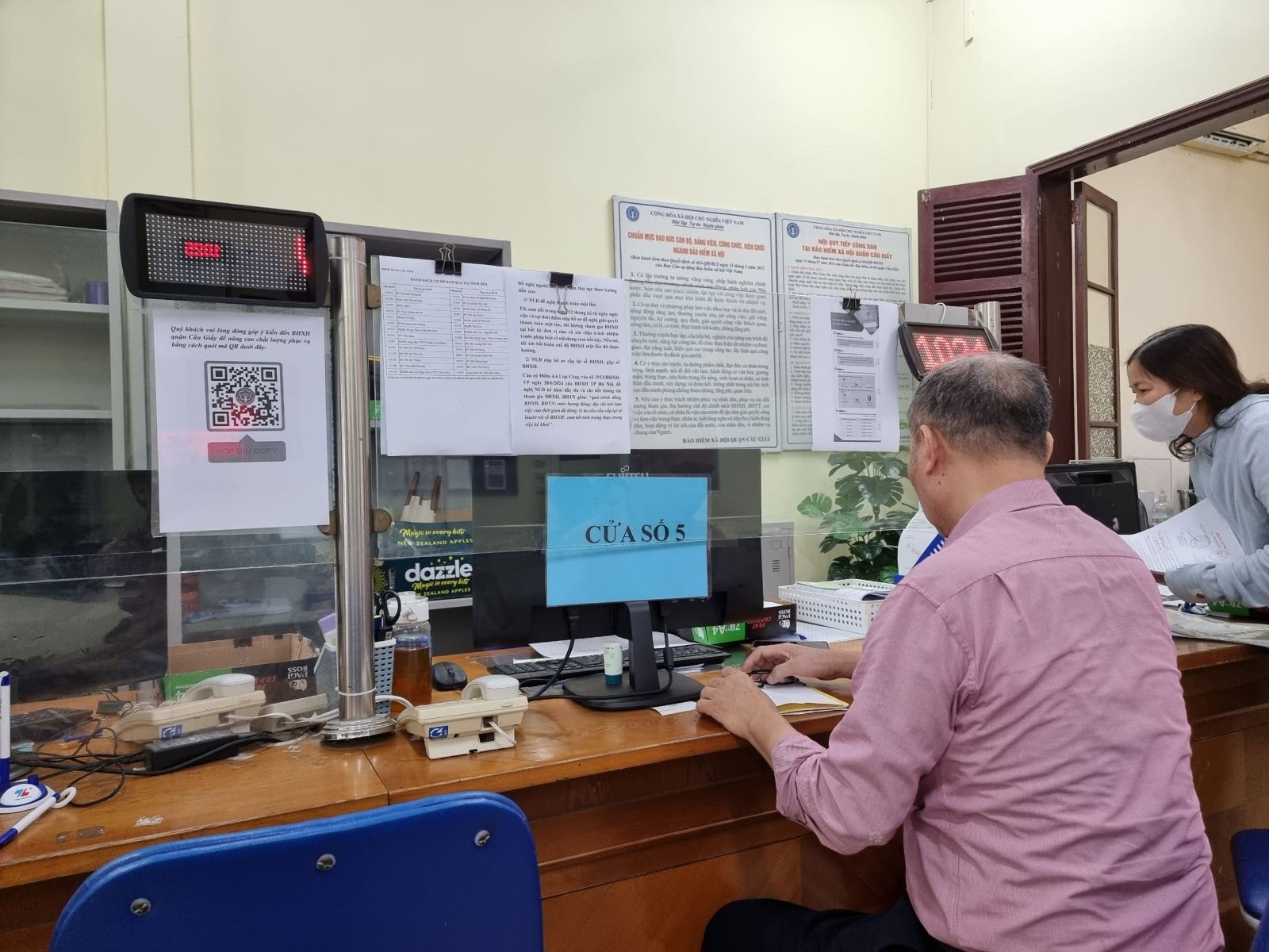 Thủ tục thay đổi hình thức và nơi nhận lương hưu, trợ cấp BHXH hằng tháng người hưởng cần lưu ý- Ảnh 1.