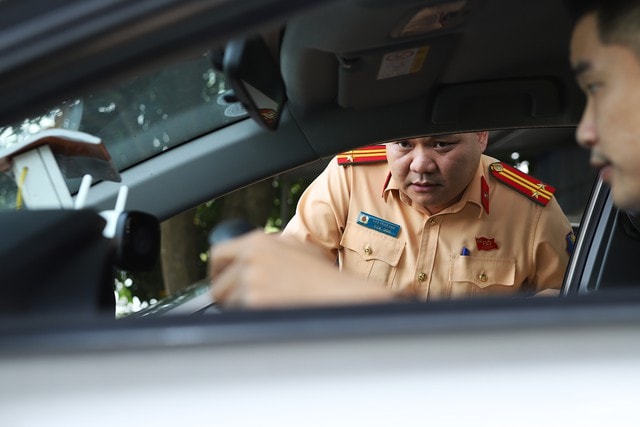Công khai mức phí thi và cấp đổi giấy phép lái xe, phát hiện thu thêm báo ngay CSGT- Ảnh 2.