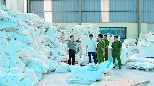 Đường dây sản xuất hàng triệu bình chữa cháy giả: Bắt 2 anh em lãnh đạo Công ty TNHH PCCC Tomoken - Ảnh 4.