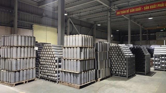 Đường dây sản xuất hàng triệu bình chữa cháy giả: Bắt 2 anh em lãnh đạo Công ty TNHH PCCC Tomoken - Ảnh 3.