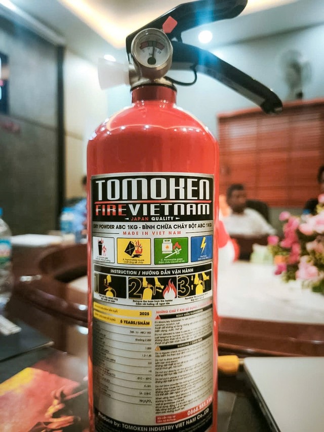 Đường dây sản xuất hàng triệu bình chữa cháy giả: Bắt 2 anh em lãnh đạo Công ty TNHH PCCC Tomoken - Ảnh 1.