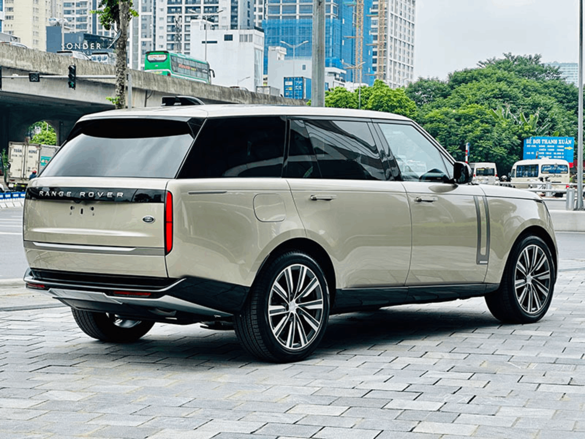 Range Rover Autobiography 2025 tiếp tục khẳng định vị thế đỉnh cao của thương hiệu Land Rover. (Ảnh: Land Rover Hà Nội)
