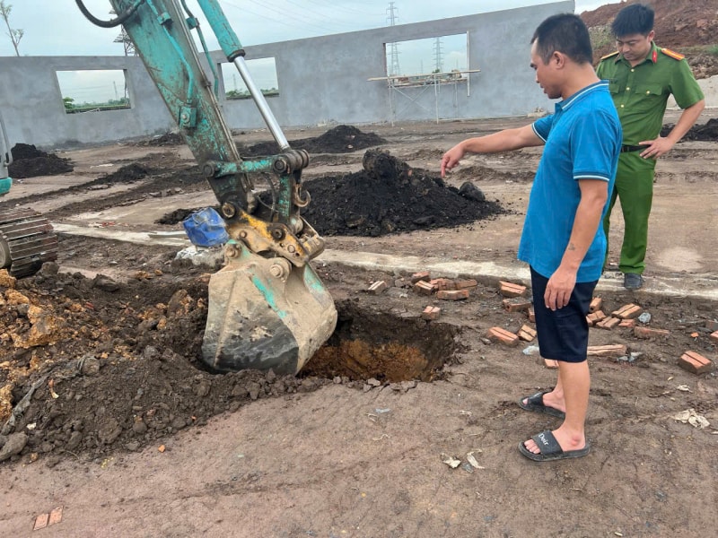 Chôn lấp hơn 2.000 tấn chất thải trái phép ra môi trường, giám đốc công ty cùng 4 đồng phạm bị bắt- Ảnh 4.