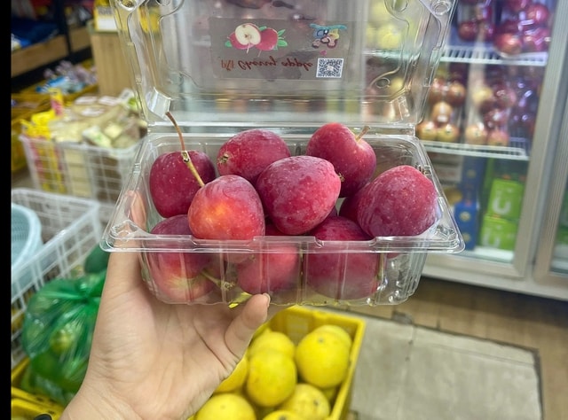 Vì sao táo cherry gây 'sốt' chợ Việt?- Ảnh 2. Vì sao táo cherry gây 'sốt' chợ Việt?- Ảnh 2.