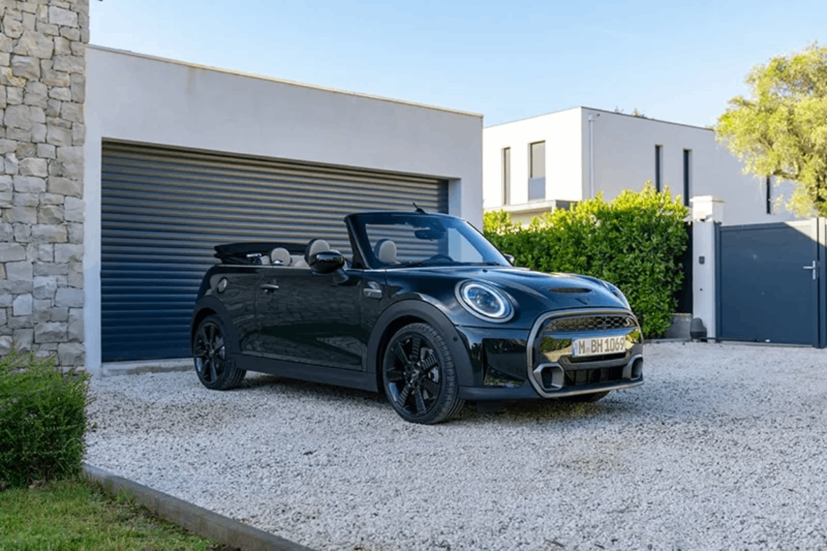 MINI JCW 3 Cửa 2025 là mẫu xe thể thao nhỏ gọn nhưng đầy mạnh mẽ. (Ảnh: Winauto.vn)