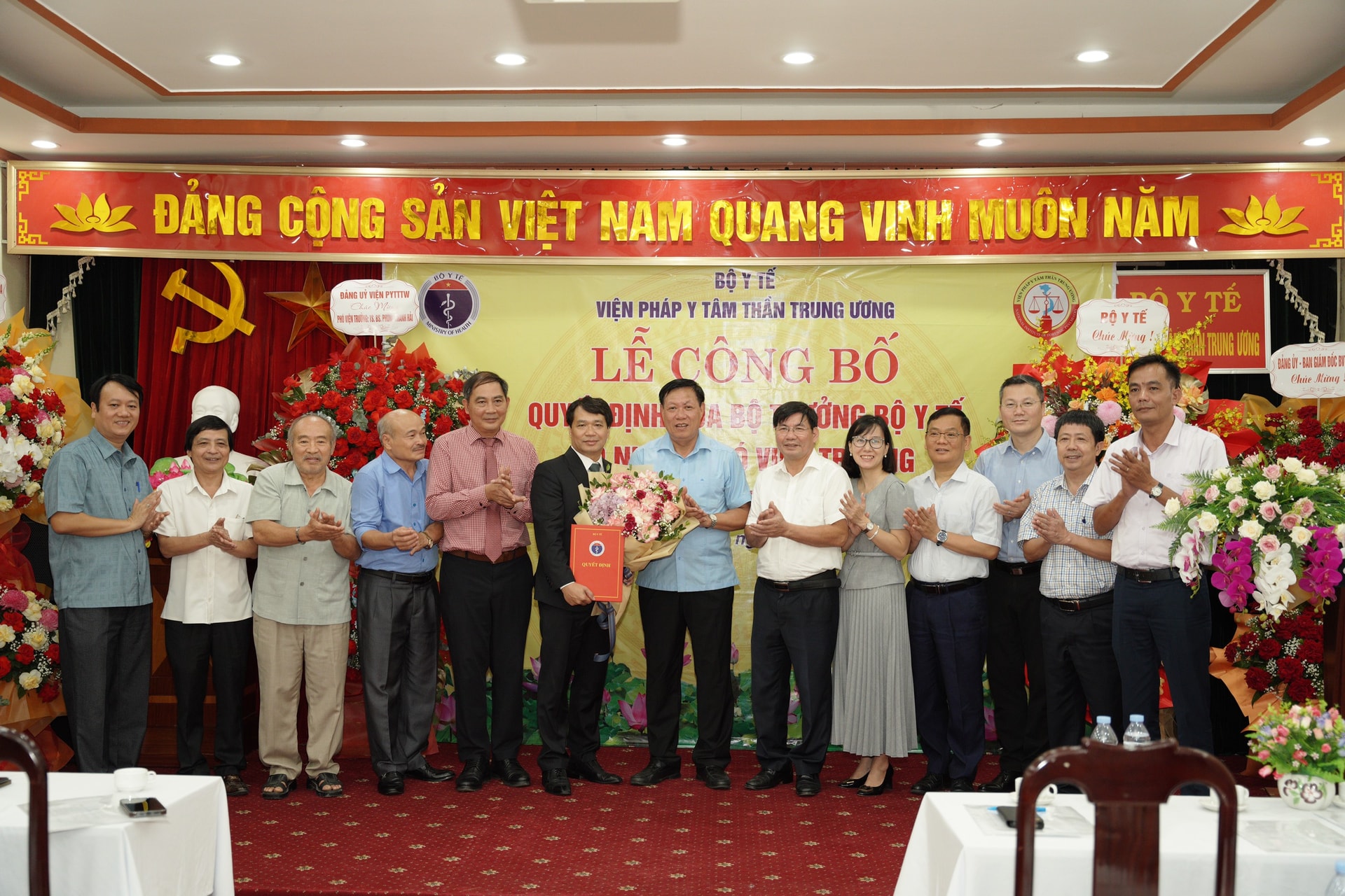 Bộ Y tế điều động, bổ nhiệm Phó Viện trưởng Viện Pháp y tâm thần Trung ương- Ảnh 3. Bộ Y tế điều động, bổ nhiệm Phó Viện trưởng Viện Pháp y tâm thần Trung ương- Ảnh 3.