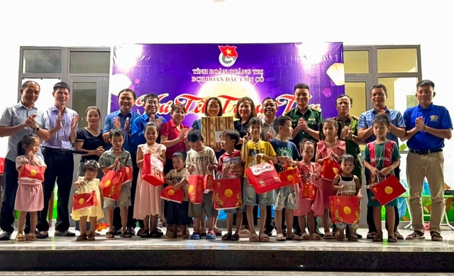 Trung thu ý nghĩa của trẻ em biên giới, hải đảo- Ảnh 2.