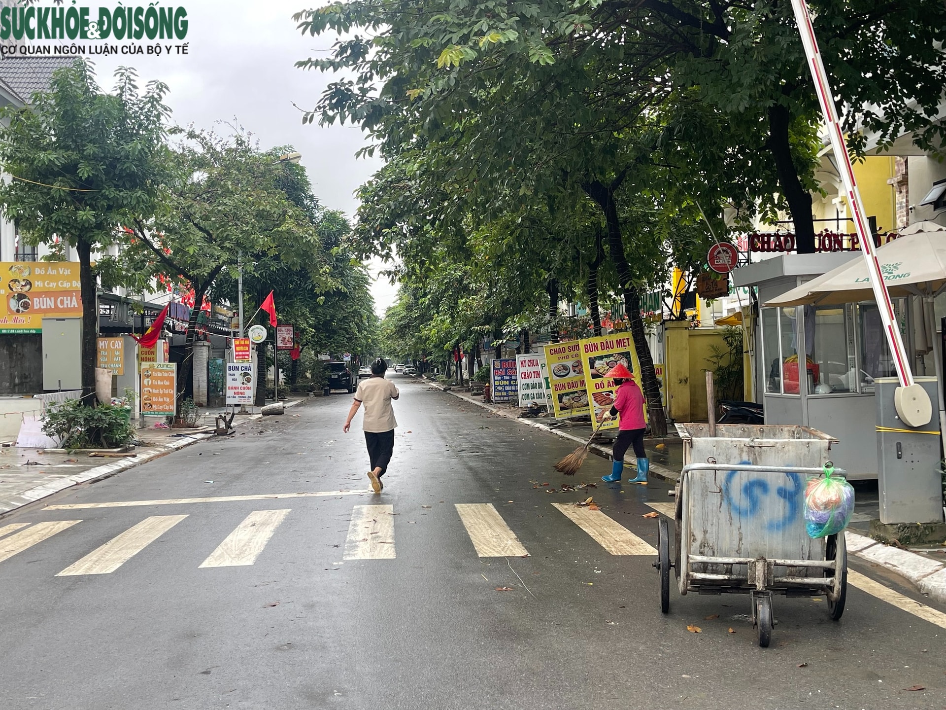 Hà Nội: Hình ảnh lạ thường tại 'ốc đảo An Khánh' sau mưa lớn- Ảnh 7. Hà Nội: Hình ảnh lạ thường tại 'ốc đảo An Khánh' sau mưa lớn- Ảnh 7.