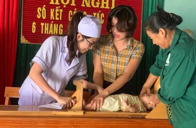Nhiều trẻ em vùng dân tộc thiểu số còi cọc vì cha mẹ giữ tập quán lạc hậu khi nuôi con- Ảnh 1. Nhiều trẻ em vùng dân tộc thiểu số còi cọc vì cha mẹ giữ tập quán lạc hậu khi nuôi con- Ảnh 1.