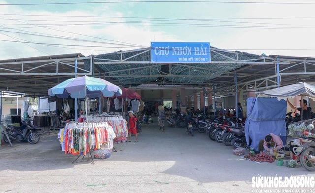 Chợ mới đầu tư tiền tỷ vắng như chùa Bà Đanh, chợ 'chồm hổm' lại tấp nập- Ảnh 2. Chợ mới đầu tư tiền tỷ vắng như chùa Bà Đanh, chợ 'chồm hổm' lại tấp nập- Ảnh 2.