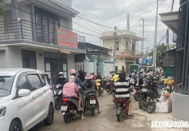 Chợ mới đầu tư tiền tỷ vắng như chùa Bà Đanh, chợ 'chồm hổm' lại tấp nập- Ảnh 1. Chợ mới đầu tư tiền tỷ vắng như chùa Bà Đanh, chợ 'chồm hổm' lại tấp nập- Ảnh 1.