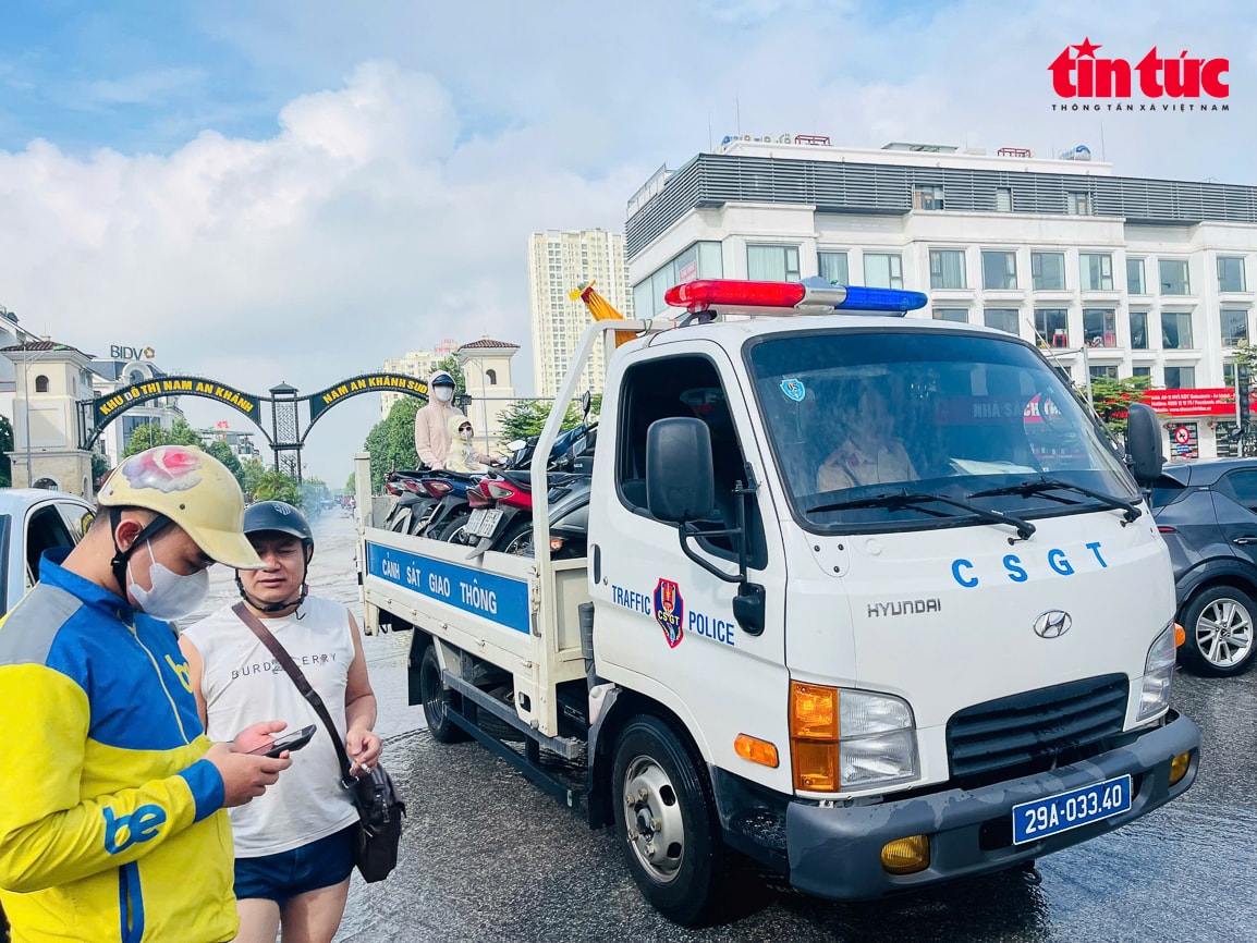 Hà Nội tập trung khắc phục 62 điểm ngập úng, đảm bảo giao thông an toàn- Ảnh 7. Hà Nội tập trung khắc phục 62 điểm ngập úng, đảm bảo giao thông an toàn- Ảnh 7.
