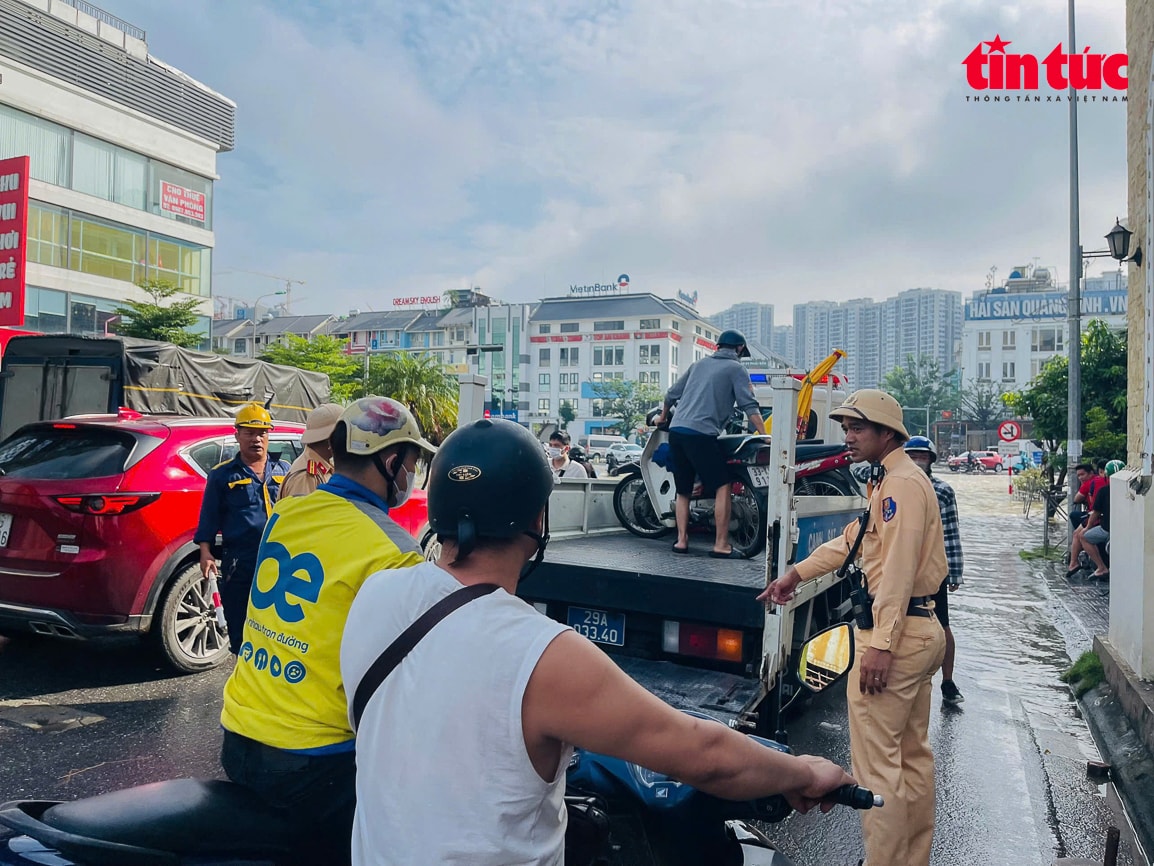 Hà Nội tập trung khắc phục 62 điểm ngập úng, đảm bảo giao thông an toàn- Ảnh 8. Hà Nội tập trung khắc phục 62 điểm ngập úng, đảm bảo giao thông an toàn- Ảnh 8.