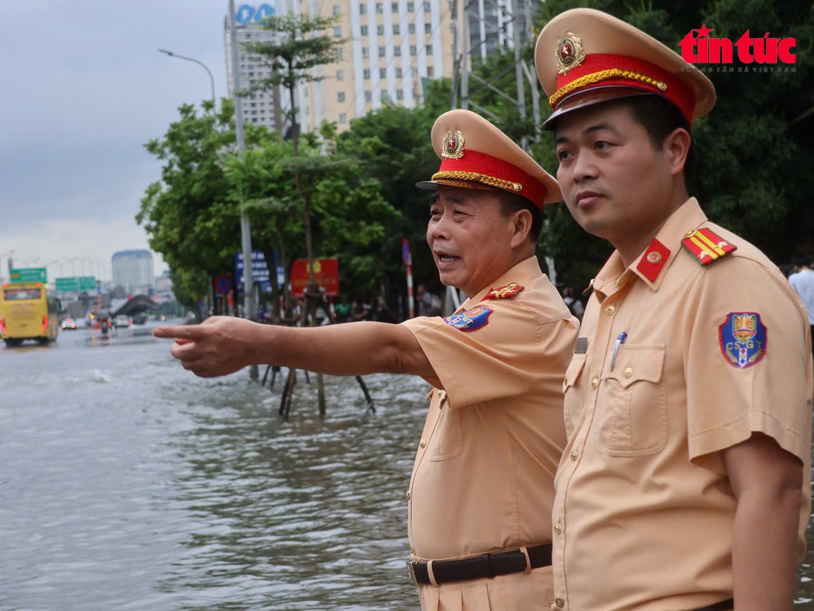Hà Nội tập trung khắc phục 62 điểm ngập úng, đảm bảo giao thông an toàn- Ảnh 1. Hà Nội tập trung khắc phục 62 điểm ngập úng, đảm bảo giao thông an toàn- Ảnh 1.