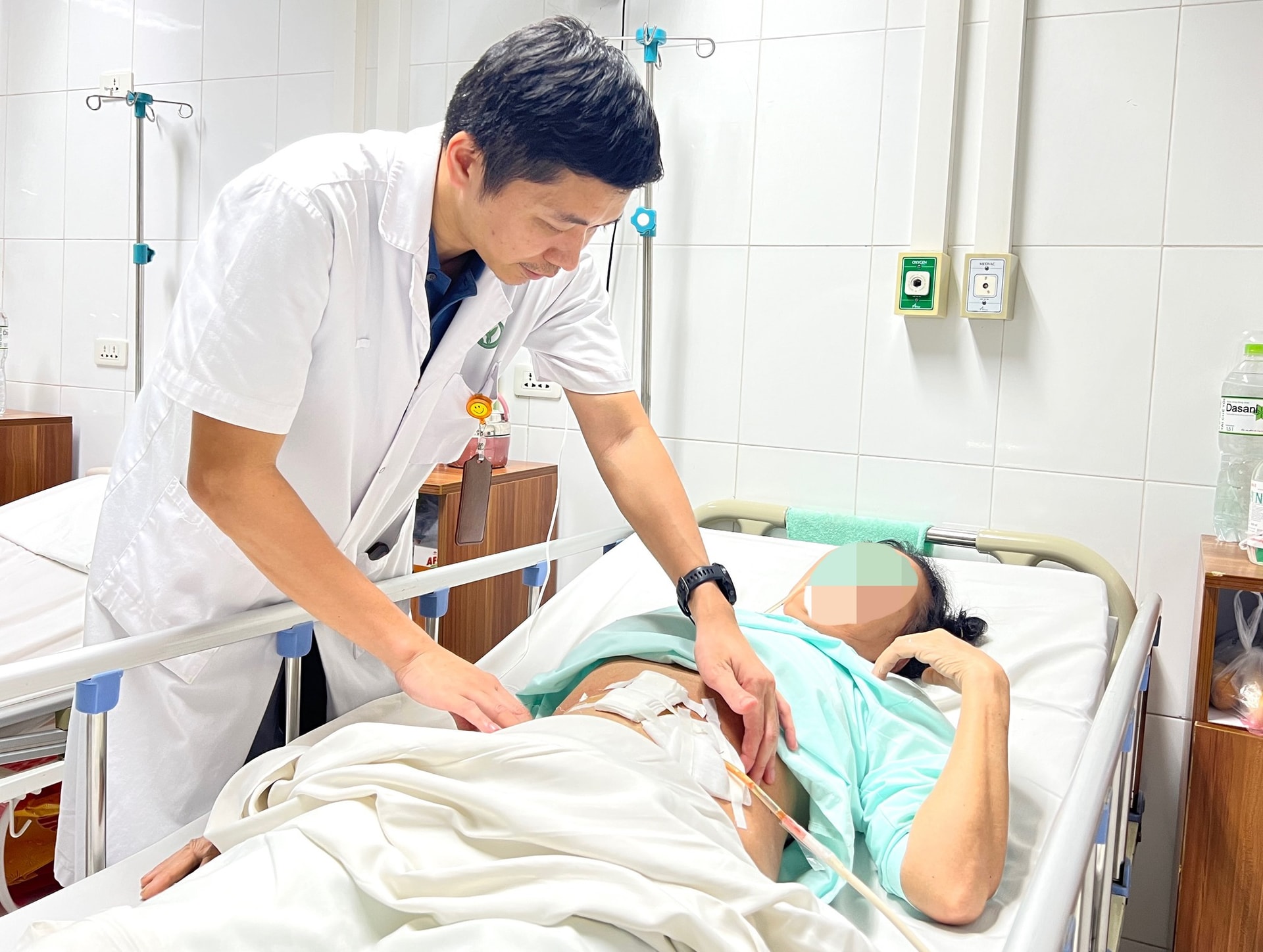 Phụ cấp mổ, tiền trực của hàng trăm nghìn nhân viên y tế sẽ tăng gần gấp 3 lần hiện tại?- Ảnh 2.