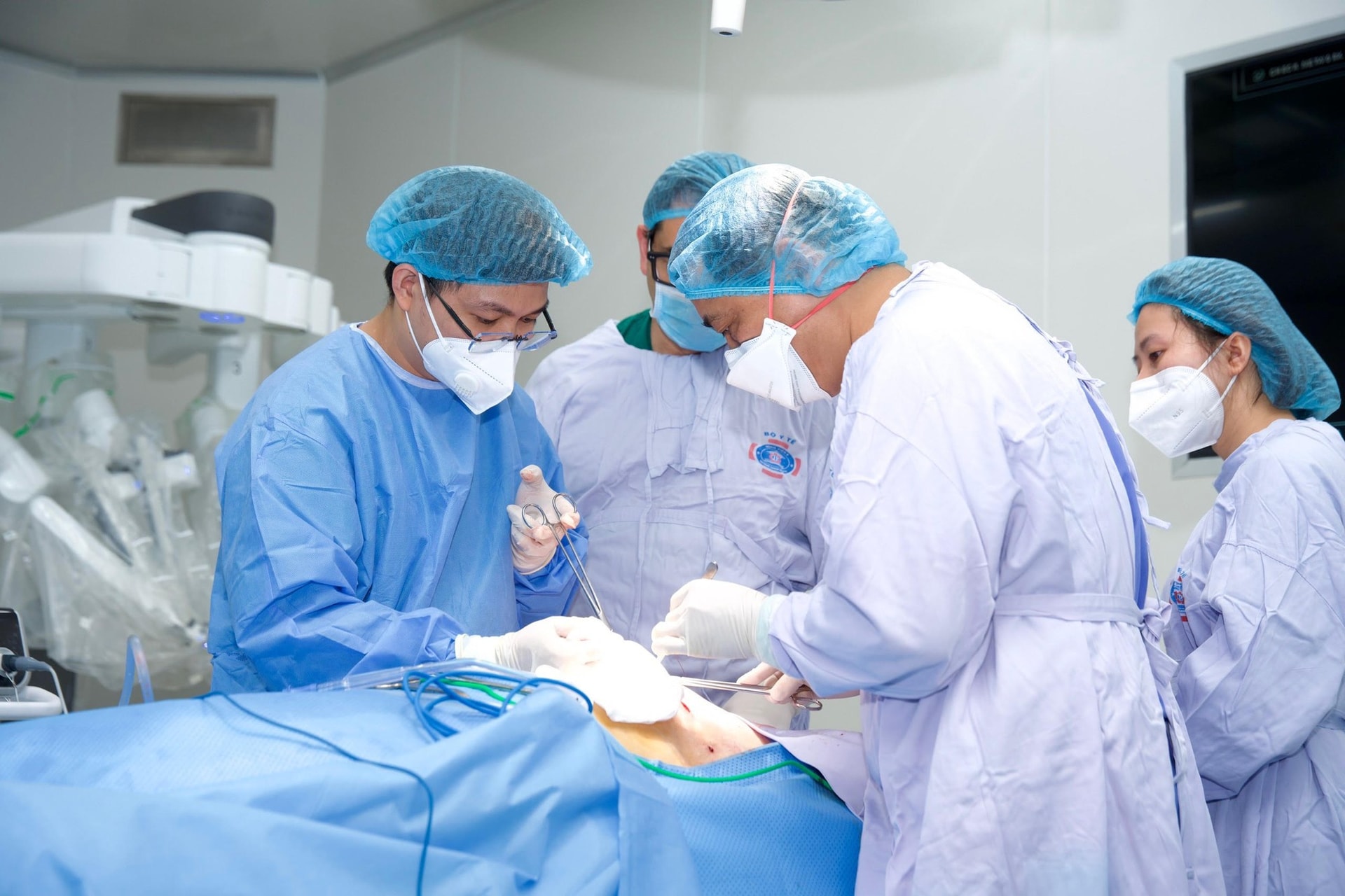 Phụ cấp mổ, tiền trực của hàng trăm nghìn nhân viên y tế sẽ tăng gần gấp 3 lần hiện tại?- Ảnh 3.