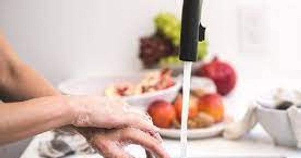 Bộ Y tế: Tăng cường bảo đảm an toàn thực phẩm, phòng chống ngộ độc do bão, lụt- Ảnh 1. Bộ Y tế: Tăng cường bảo đảm an toàn thực phẩm, phòng chống ngộ độc do bão, lụt- Ảnh 1.