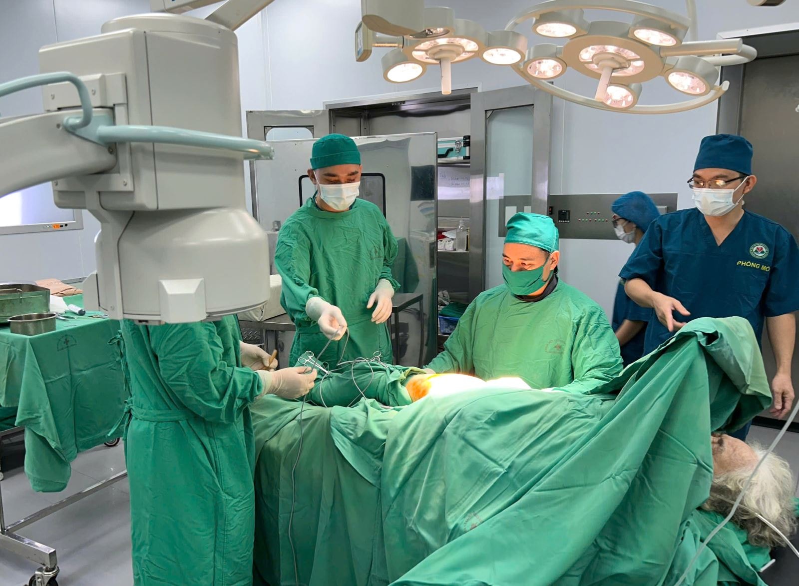 Quảng Ninh xây dựng phương án sắp xếp tinh gọn tổ chức bộ máy lĩnh vực y tế thế nào?- Ảnh 2. Quảng Ninh xây dựng phương án sắp xếp tinh gọn tổ chức bộ máy lĩnh vực y tế thế nào?- Ảnh 2.