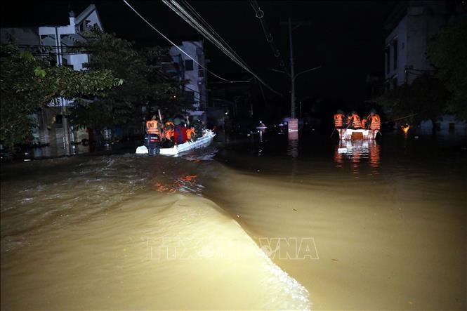Xuyên đêm hỗ trợ người dân ở vùng 'rốn lũ' Lạng Sơn- Ảnh 2. Xuyên đêm hỗ trợ người dân ở vùng 'rốn lũ' Lạng Sơn- Ảnh 2.