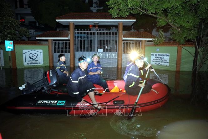 Xuyên đêm hỗ trợ người dân ở vùng 'rốn lũ' Lạng Sơn- Ảnh 8. Xuyên đêm hỗ trợ người dân ở vùng 'rốn lũ' Lạng Sơn- Ảnh 8.