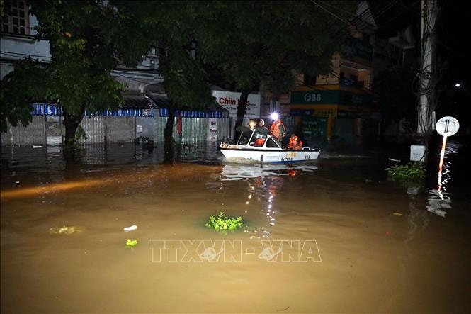 Xuyên đêm hỗ trợ người dân ở vùng 'rốn lũ' Lạng Sơn- Ảnh 4. Xuyên đêm hỗ trợ người dân ở vùng 'rốn lũ' Lạng Sơn- Ảnh 4.