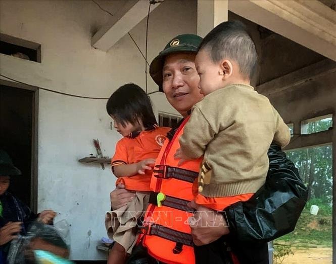 Bắc Ninh: Huy động hàng trăm cán bộ, chiến sỹ hỗ trợ nhân dân trong mưa lũ- Ảnh 5. Bắc Ninh: Huy động hàng trăm cán bộ, chiến sỹ hỗ trợ nhân dân trong mưa lũ- Ảnh 5.