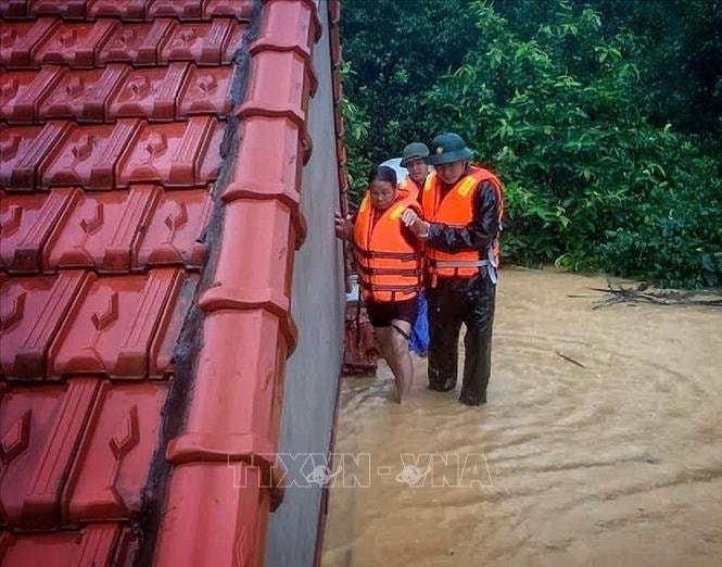 Bắc Ninh: Huy động hàng trăm cán bộ, chiến sỹ hỗ trợ nhân dân trong mưa lũ- Ảnh 1. Bắc Ninh: Huy động hàng trăm cán bộ, chiến sỹ hỗ trợ nhân dân trong mưa lũ- Ảnh 1.