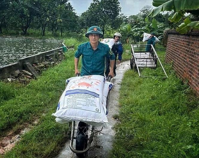 Bắc Ninh: Huy động hàng trăm cán bộ, chiến sỹ hỗ trợ nhân dân trong mưa lũ- Ảnh 7. Bắc Ninh: Huy động hàng trăm cán bộ, chiến sỹ hỗ trợ nhân dân trong mưa lũ- Ảnh 7.